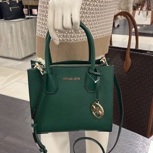 MICHAEL KORS MERCER MEDIUM MESSENGER CROSSBODY BAG
JEWEL GREEN